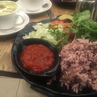 Customized salad plate with rice, avocado, salsa sauce and matcha latte with almond milk at Beanhive Coffee in Dublin
