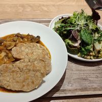 Mushroom goulash with tempeh and 3 different salads at Venuss - Herrengasse in Vienna