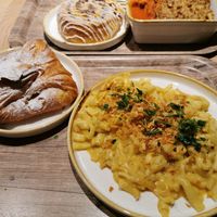 Cheesy spaetzle, veggie lasagna, cinnamon bun & Pastry with vanilla ganache at Venuss - Herrengasse in Vienna