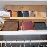 Artículos de cuero... at Prezent in Budapest