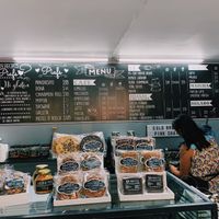 Menu board at Piaf Repostería Alternativa in Guadalajara