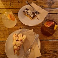 Lemonade, peach iced tea, raspberry and lemon cake and flapjack at Jaunty Goat - Bridge St in Chester