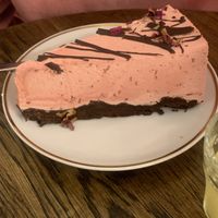 raspberry cake at Relax na Wilczej in Warsaw