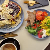 French toasts and tofu plate at Relax na Wilczej in Warsaw