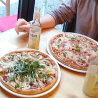 Fantastische vegane Pizza's, war bei der durchreise auf jedenfall  ein Besuch wert! at Noah's Restaurant in Mainz