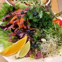 Edamame Bowl mit Hummus-Soße at Noah's Restaurant in Mainz