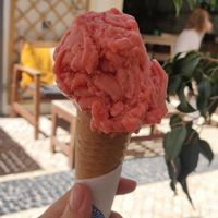 Gelado de morango sem leite at Gelateria Crema di Gelato in Lagos