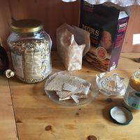 Muesli, crackers, peanut butter, maple syrup —> all vegan at Mjølfjell UH in Voss