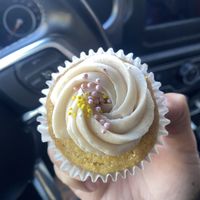 Absolutely LOVED the Meyer Lemon Strawberry 😋💕 #Veganuary at Angel Cakes in Oakland