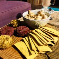 Hamburguesas, champiñones asados y galletas, una parte de la tabla vegana 🌱  at La Casa Organica in Santiago