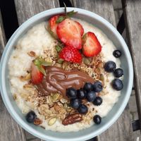 "Superporridge" with vegan nutella, cereal, berries at Green Hippo in Helsinki