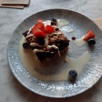 Blueberry pie with vanilla cream at Green Hippo in Helsinki