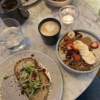 Avocado toast, porridge, cappuccino #Veganuary at Green Hippo in Helsinki
