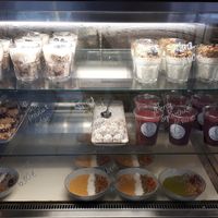 Smoothie bowls, smoothies and chia pudding at Green Hippo in Helsinki