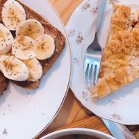 Vegan soup, sandwich and pie.  at Cosimo in Antwerpen