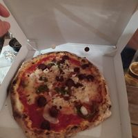 Vegan pizza at Mano a Mano in Cartagena