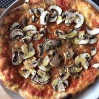 Pizza Funghi with vegan cheese at Fratelli Miccoli - Huckelrieder in Bremen