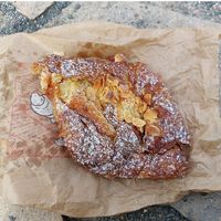 Pastry with almonds at Zoï Kitchen - La Boutique in Lyon