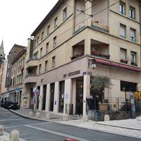 nice outdoor seating at Zoï Kitchen - La Boutique in Lyon