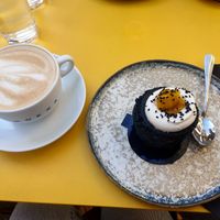 Chai latte and black sesame cake at Zoï Kitchen - La Boutique in Lyon