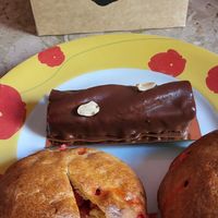 Snicker and bricoche pralinée at Zoï Kitchen - La Boutique in Lyon