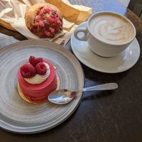 Raspberry patisserie, praline brioche, and latte at Zoï Kitchen - La Boutique in Lyon
