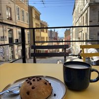 choc brioche and chai latte at Zoï Kitchen - La Boutique in Lyon