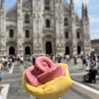 Litchi (limited edition) and passionsfruit flavours  at Amorino in Milan