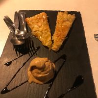 Tarte de amêndoa vegan! at Safari in Portimao