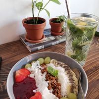 Cacao porridge bowl and a lemonade at Panenská Kaviareň in Bratislava