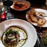 Les lasagnes aux truffes et pesto, les spaghetti tomates et boulettes ainsi que la crème de ricotta à tartiner at Pura Vita in West Hollywood