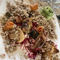 Beetroot hummus with baked cauliflower and Brokkoli, marinated carots and avocado filled zucchini.  at Happy Green Food in Saint-raphael