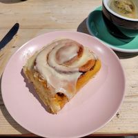 Vegan cinnamon bun at Lovecrumbs - West Port in Edinburgh