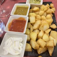 Patatas con salsas veganas  at Geltoki in Zarautz