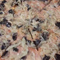 Pizza de queso vegano, berenjena y cebolla at Artea in Zarautz