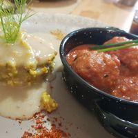 Neatballs and tofu-pea puree at Lo de Ponxe En El Kinto Pino in Valencia