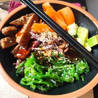Poke con tempeh at Lo de Ponxe En El Kinto Pino in Valencia