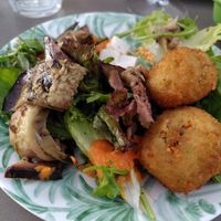 Salat and croquettes at La Verduleria in Tenerife