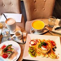 Alles war sehr lecker, Hafermilch-Kakao, Kurkuma-Latte at Coffee House in Salzburg
