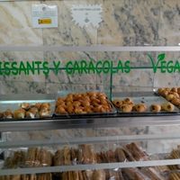 Always ask first which pastries are vegan at Pasteleria Conchin in Valencia