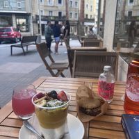 Mango yogurt with granola   at Pumper in Pontevedra