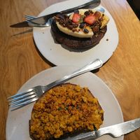 Breakfast small toasts (savoury and sweet) at Pumper in Pontevedra