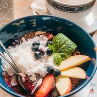 Açaí bowl with coconut flakes, blueberries, chia seeds and fruit. You can choose between toppings yourself. at Berge in Garmisch Partenkirchen