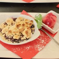 Warm berry crumble with homemade vegan ice cream at Au Goût du Jour in Eupen
