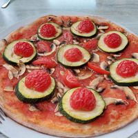 Pizza Contadina with zucchini, mushrooms and tomatoes (11€) at Da Gianni in Fehmarn