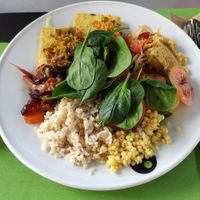 Tofu, Seitan, Hummus, spinach,... at Green Pepper in Lisbon