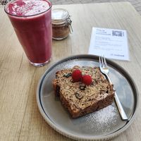 Banana bread and acai smoothie at Cafe Nomad - Weststadt in Heidelberg