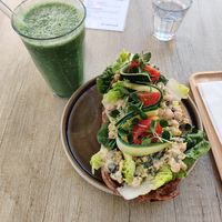 Green smoothie & tuna sandwich at Cafe Nomad - Weststadt in Heidelberg