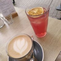 Latte Macchiato (Haferdrink) und Waldbeer-Limonade at Cafe Nomad - Weststadt in Heidelberg