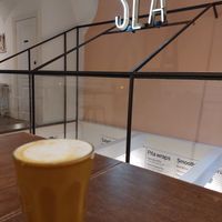 Golden turmeric latte kokosmelk at SLA - Haarlemmerdijk in Amsterdam